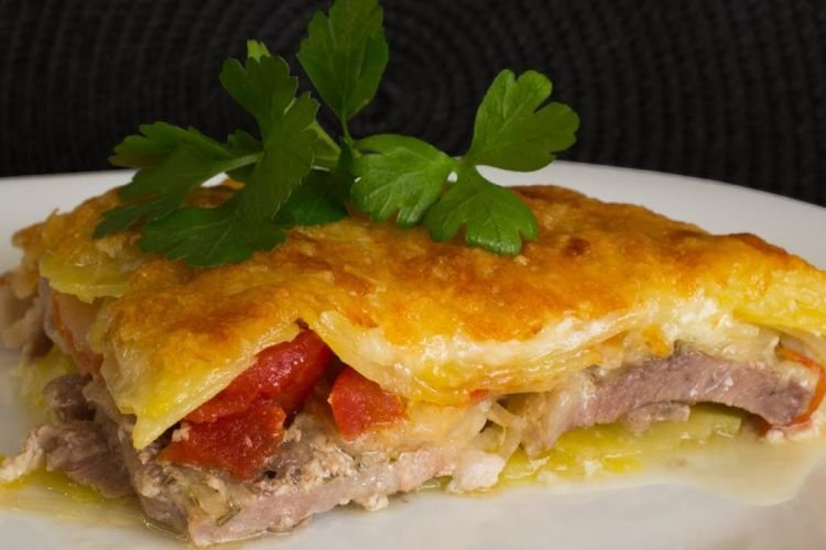 Свинина по-французски с тертым картофелем