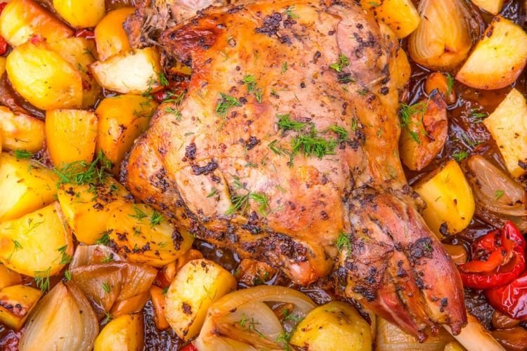 Баранья нога с тыквой и картошкой в духовке