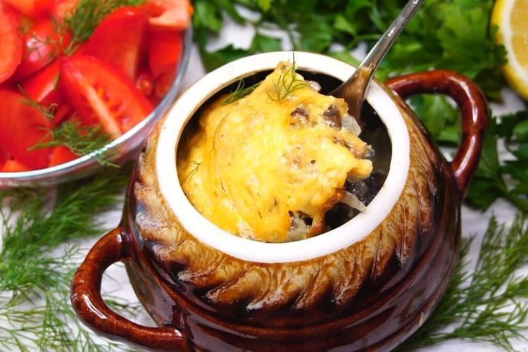 Жаркое из свинины и картофеля под сырной корочкой