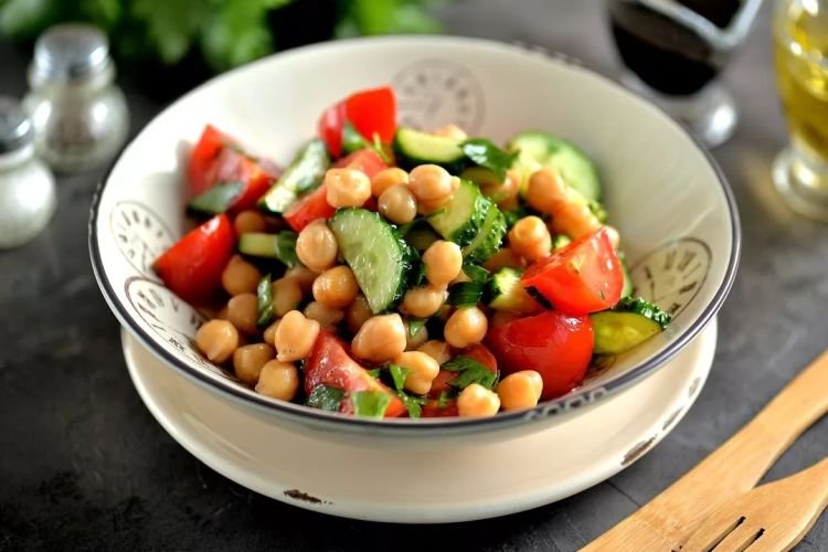 Овощной салат с нутом