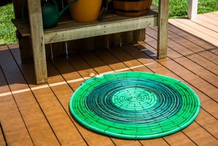 Коврик из шланга