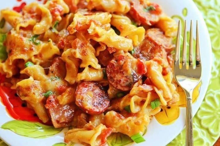 Паста с колбасой и сыром