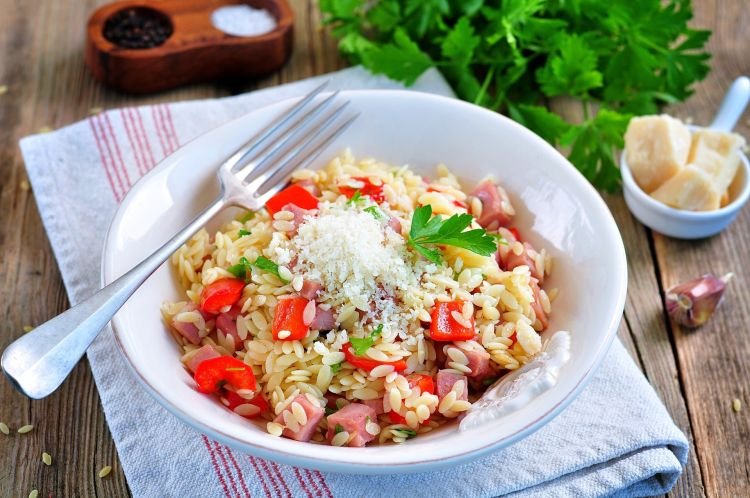 Паста с ветчиной и болгарским перцем