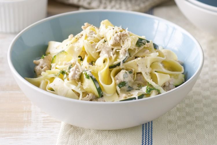 Паста с цукини в сметанном соусе