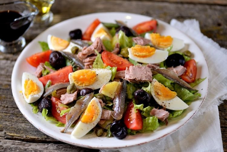 Нисуаз с картофелем и анчоусами