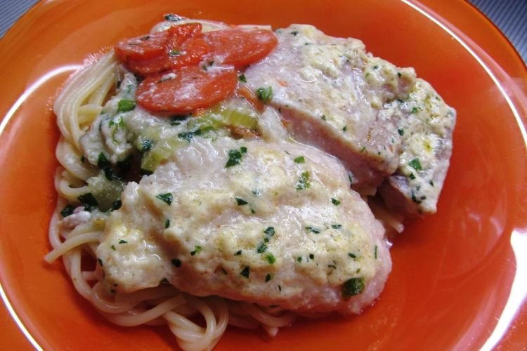 Пангасиус с овощами в сметане