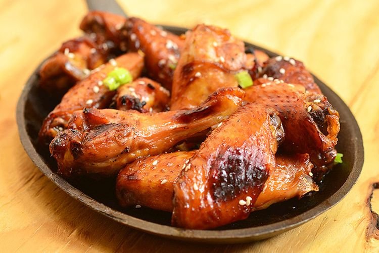 Жареные куриные крылышки на сковороде