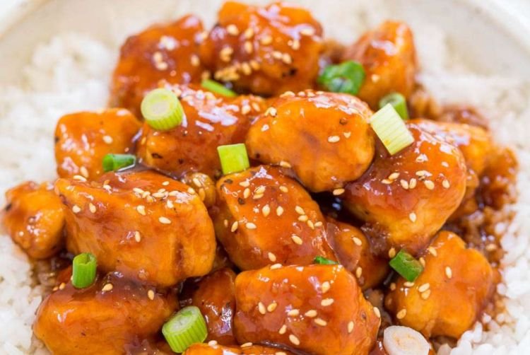 Жареная курица в кисло-сладком соусе