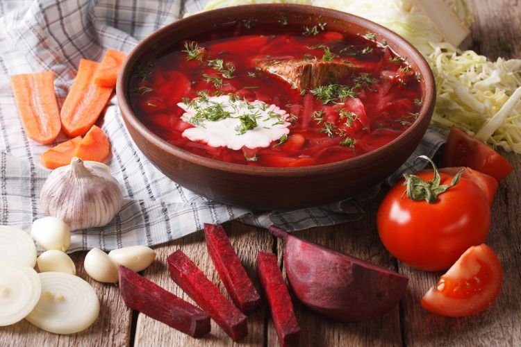 Классический домашний борщ