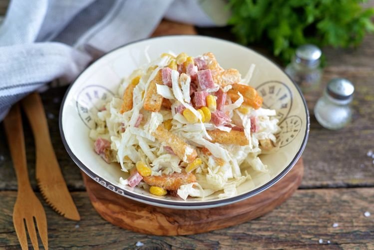 Салат с пекинской капустой и ветчиной