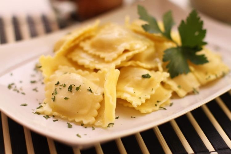 Равиоли с ветчиной и маринованными шампиньонами