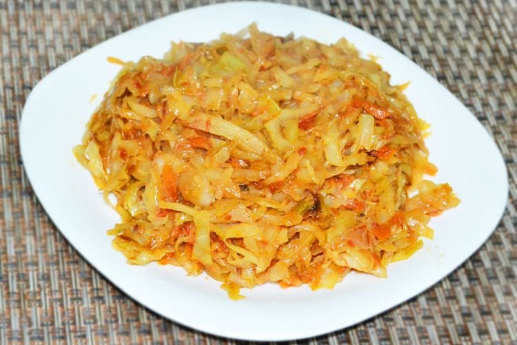 Тушеная капуста со сметаной