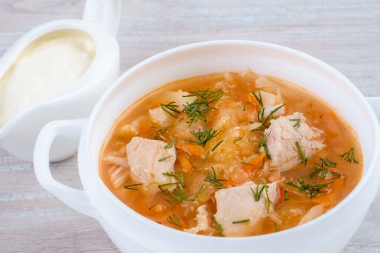 Капустные щи с курицей