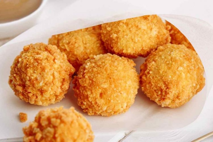 Сырные шарики в панировке из кукурузных хлопьев