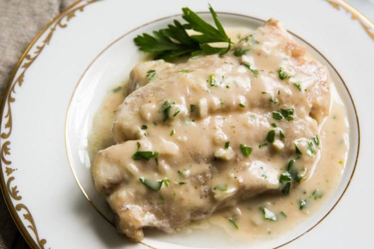 Жареная рыба в сливочном соусе