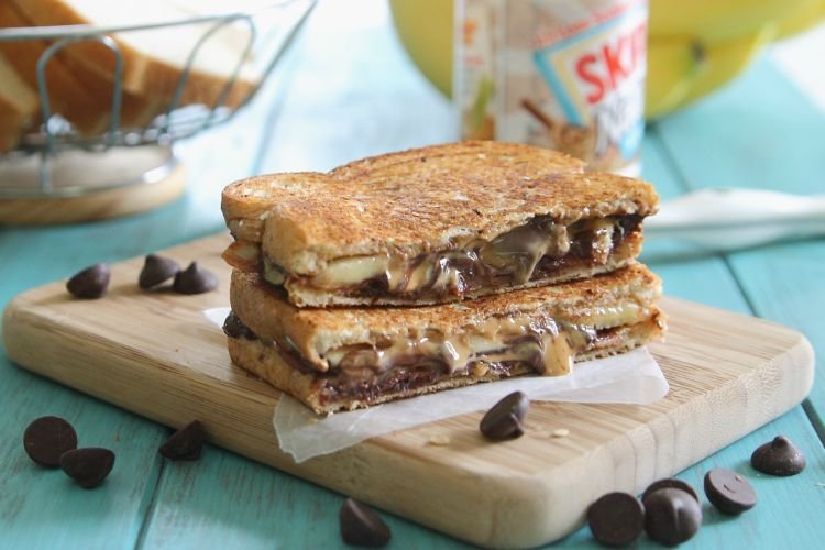 Панини с шоколадом и арахисовой пастой