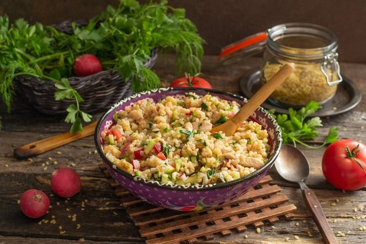 Салат с курицей и булгуром