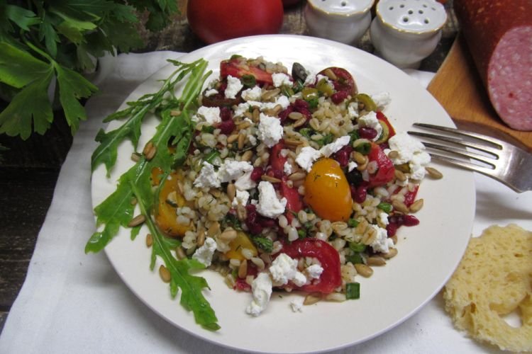 Салат с булгуром и творогом