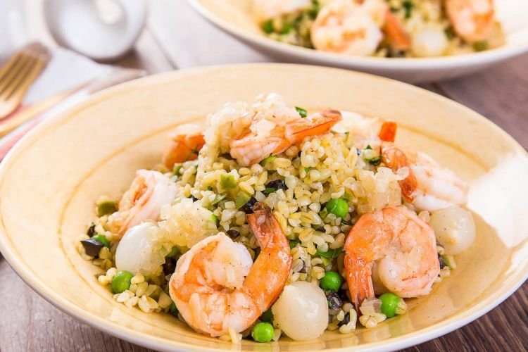 Салат с креветками и булгуром