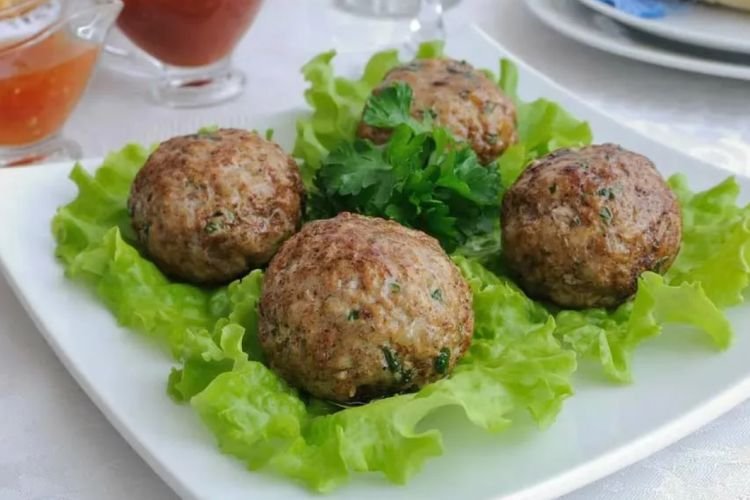 Фрикадельки с зеленью