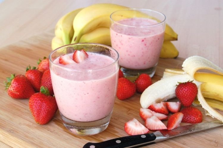 Смузи с творогом и клубникой