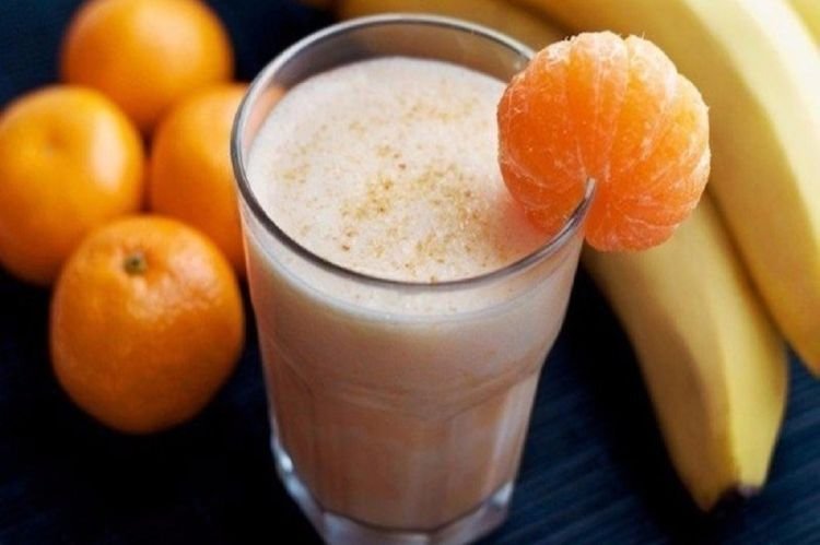 Смузи с бананом и мандаринами