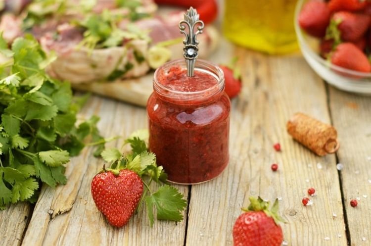 Острый клубничный соус