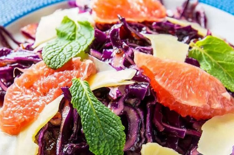 Салат из капусты с грейпфрутом