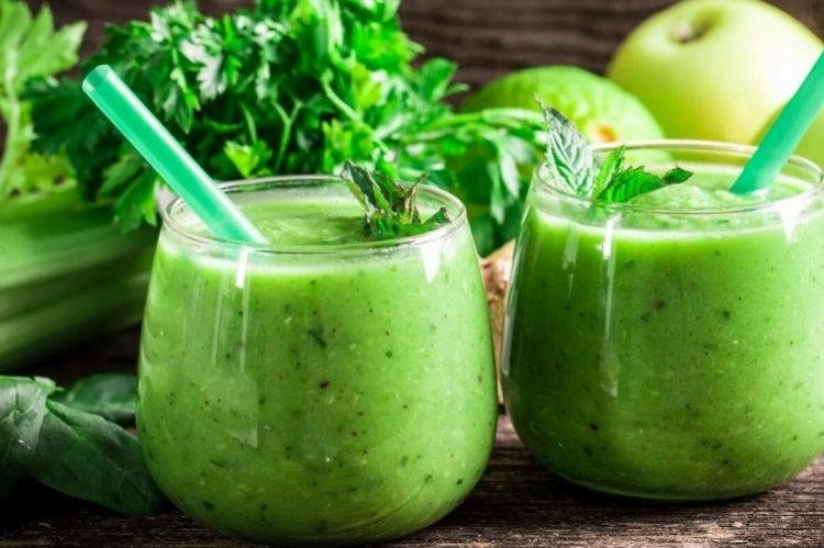 Смузи из киви, яблока и сельдерея