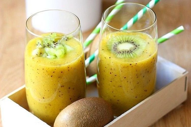 Смузи из киви и манго на растительном молоке
