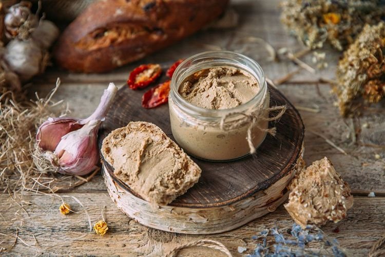 Печеночный паштет с орехами