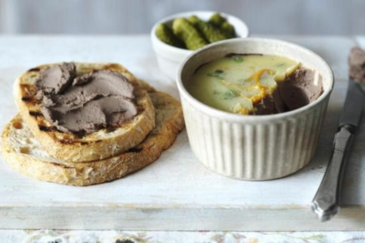 Печеночный паштет с зеленым горошком