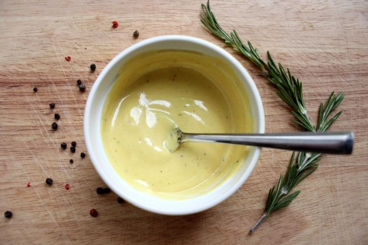 Соус для бургера из сметаны и яиц