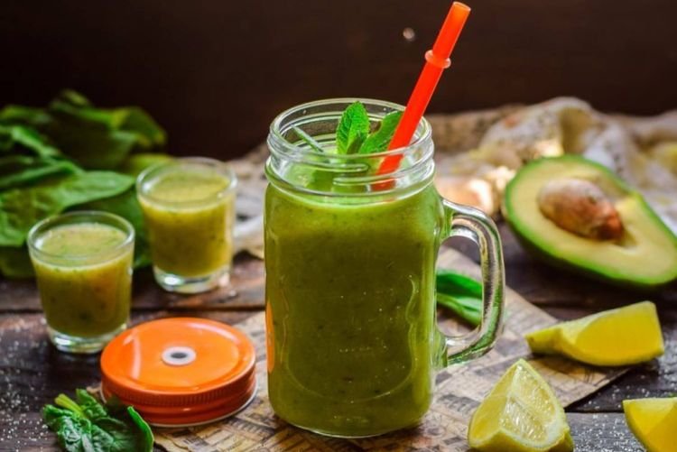Смузи из сельдерея на зеленом чае