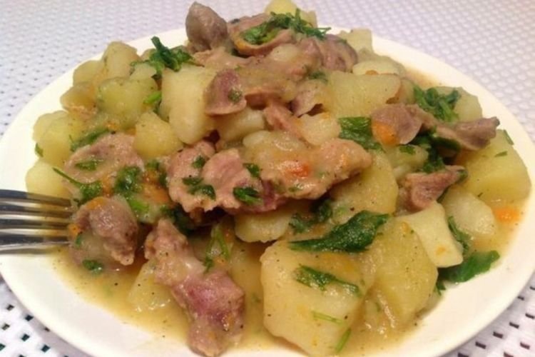 Куриные желудки с картошкой
