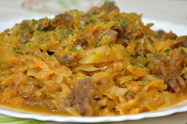 Куриные желудки с капустой