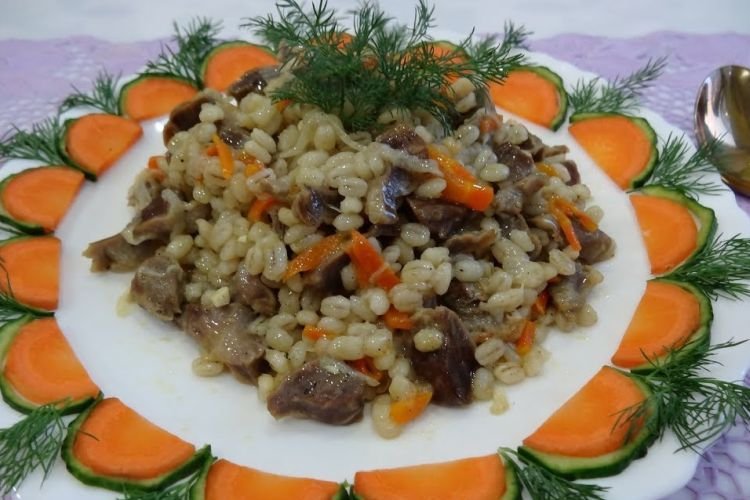 Куриные желудки с перловкой