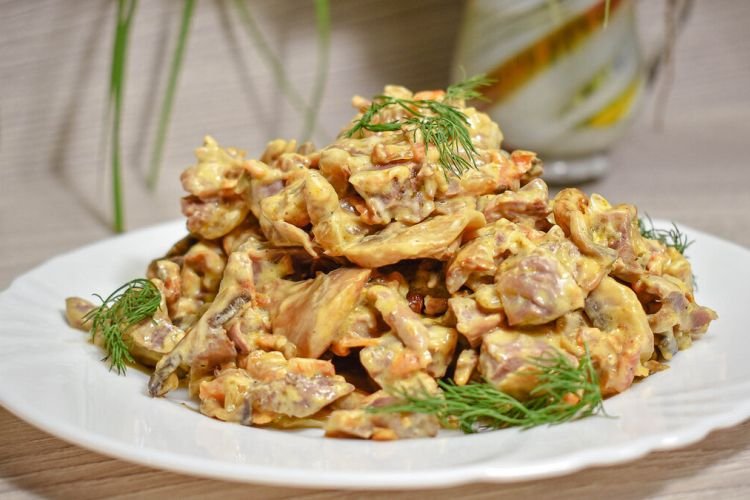 Куриные желудки с шампиньонами