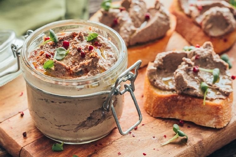 Паштет из говяжьей печени с изюмом