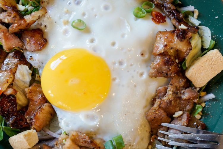 Яичница с беконом и ананасами