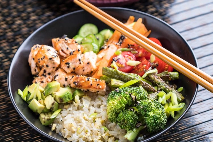 Поке с говядиной и кукурузой