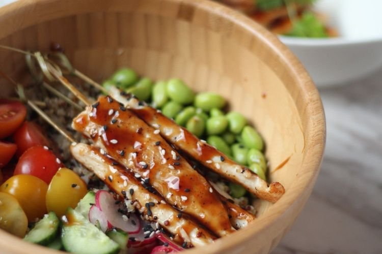 Поке с курицей и овощами