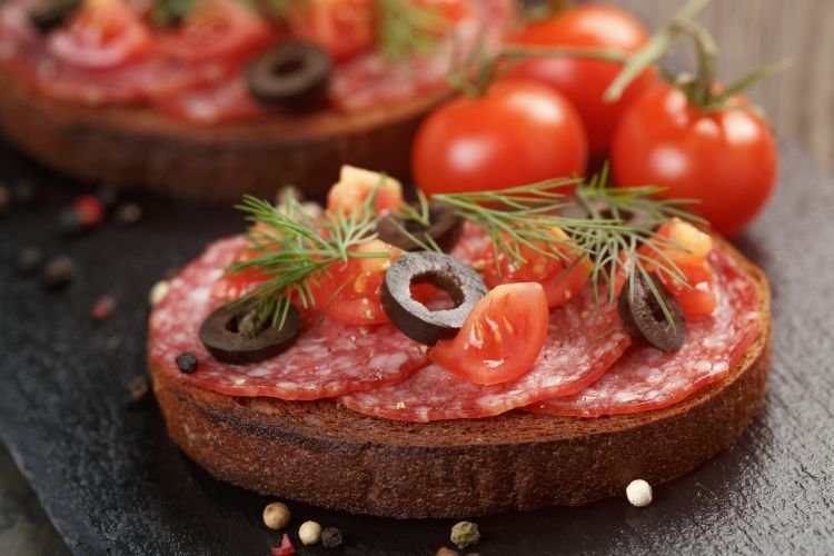 20 бутербродов с колбасой, которые вы захотите приготовить