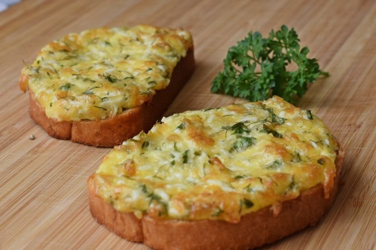 Бутерброды с колбасой и картофелем