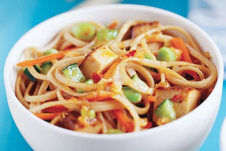 Удон с тофу и овощами