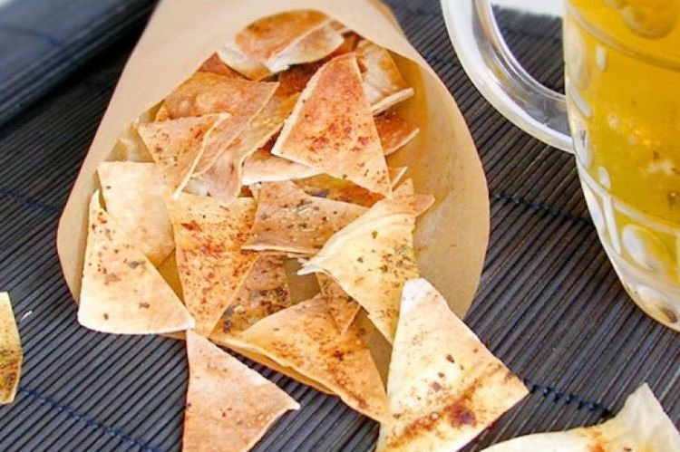 Чипсы из лаваша с оливковым маслом и травами