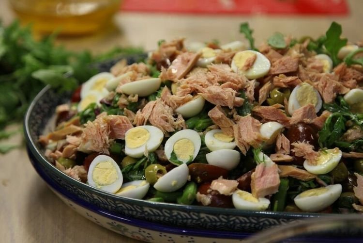 Салат с тунцом и морской капустой