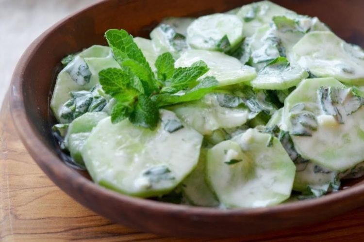 Огуречный салат с мятой