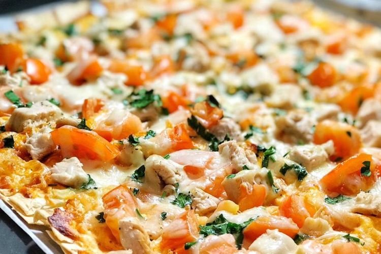 Пицца из лаваша с курицей