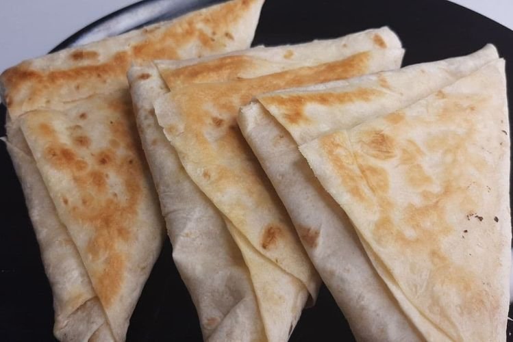 Конвертики из лаваша с рисом и зеленью